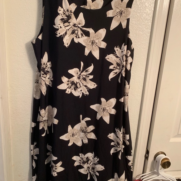 Dress - Picture 2 of 4